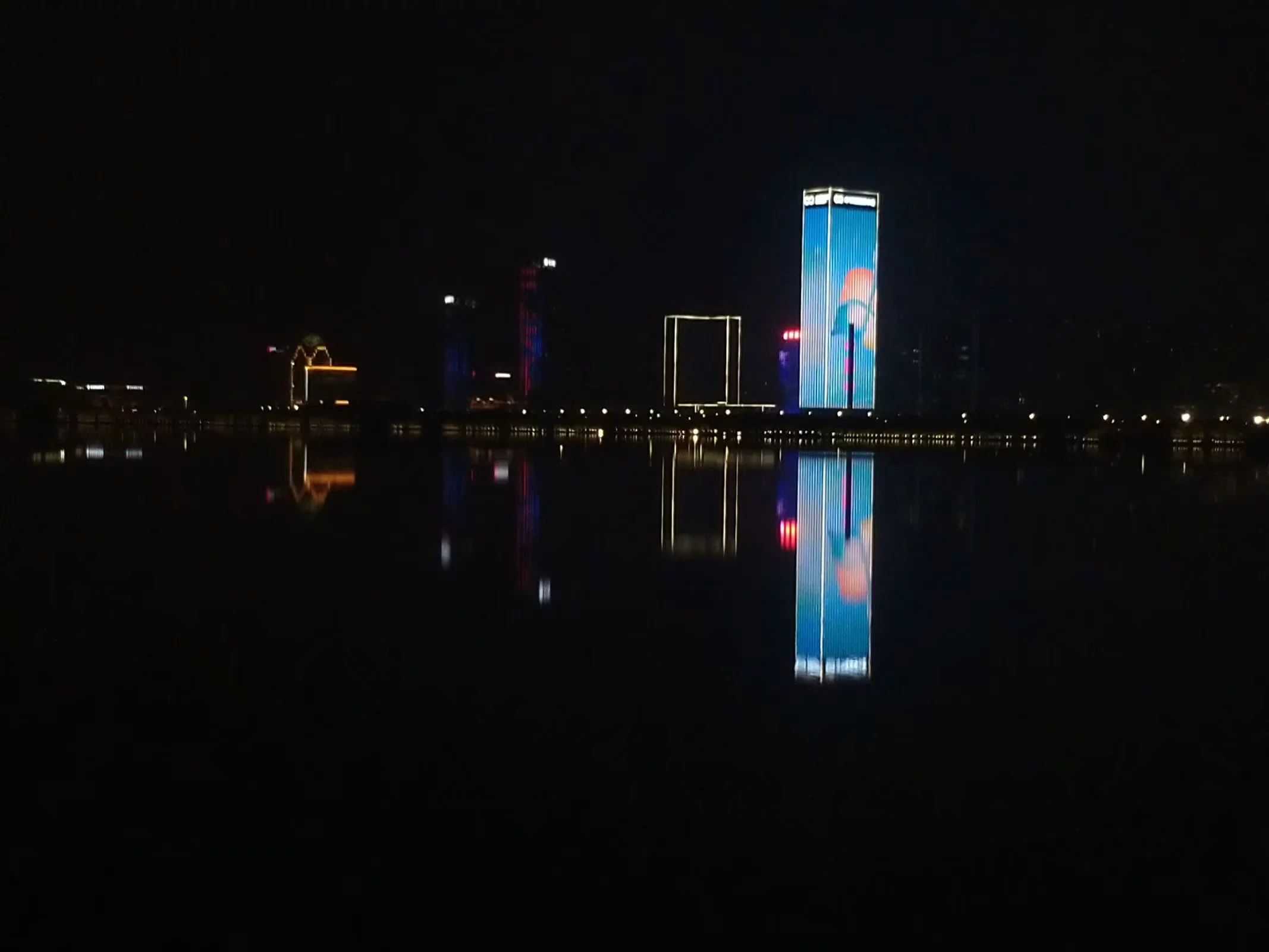 湖边